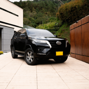 Luxury SUV Round Trip Medellín – 5–6 Passengers