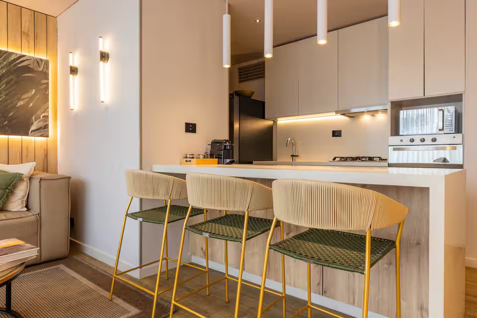 High-Rise Luxury Suite (10)