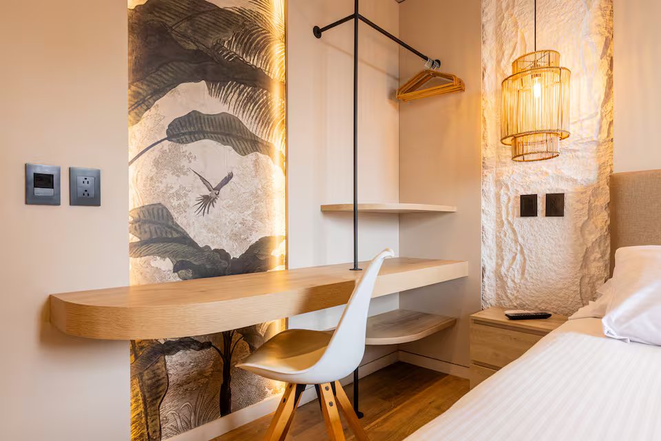 High-Rise Luxury Suite (18)