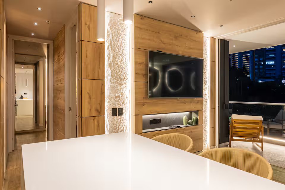 High-Rise Luxury Suite (21)