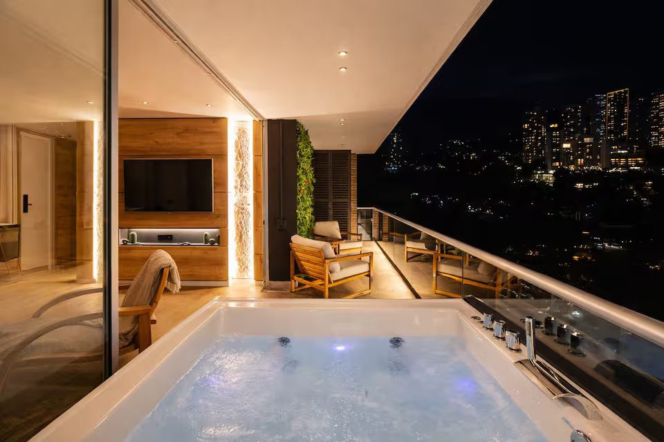 High-Rise Luxury Suite (25)