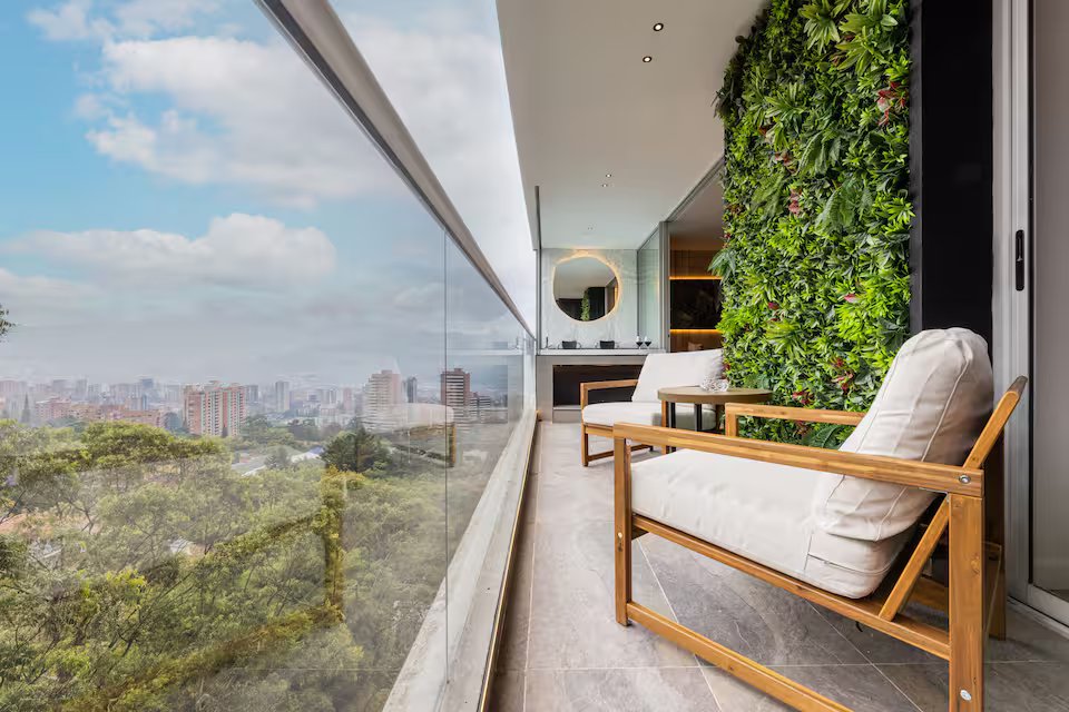 High-Rise Luxury Suite (26)