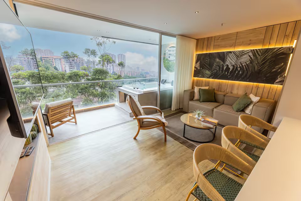 High-Rise Luxury Suite (3)