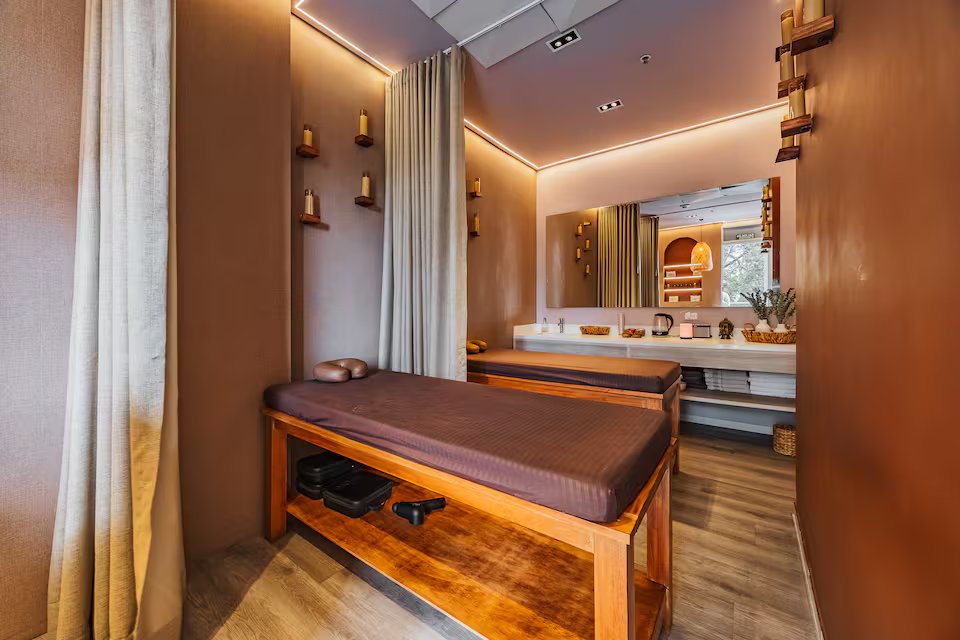 High-Rise Luxury Suite (33)