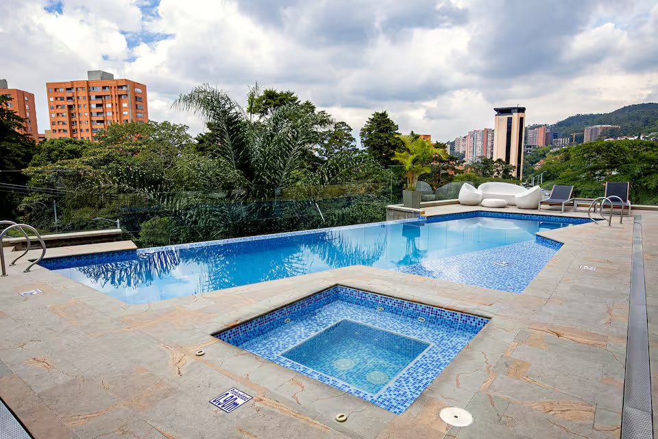 High-Rise Luxury Suite (34)