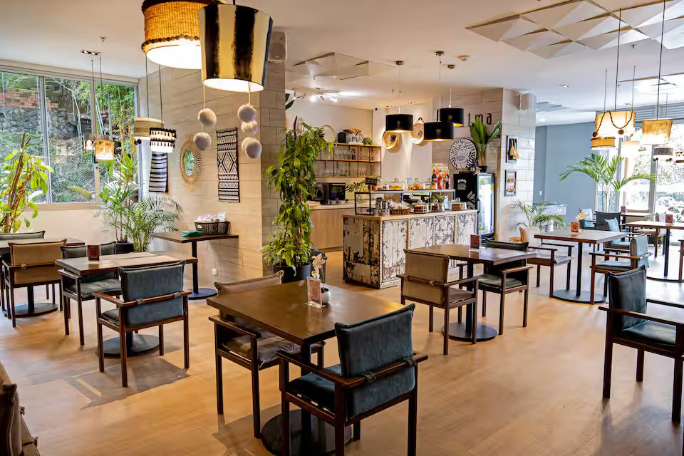 High-Rise Luxury Suite (37)