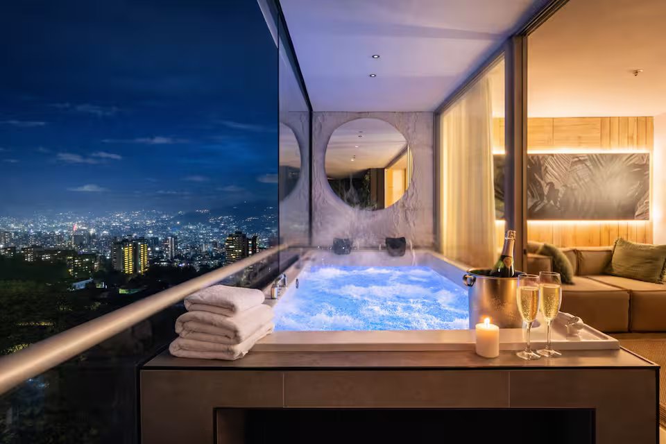High-Rise Luxury Suite (38)