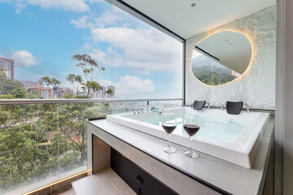 High-Rise Luxury Suite (39)