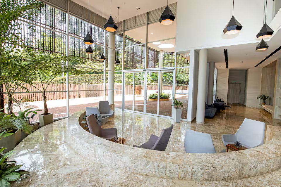 High-Rise Luxury Suite (40)