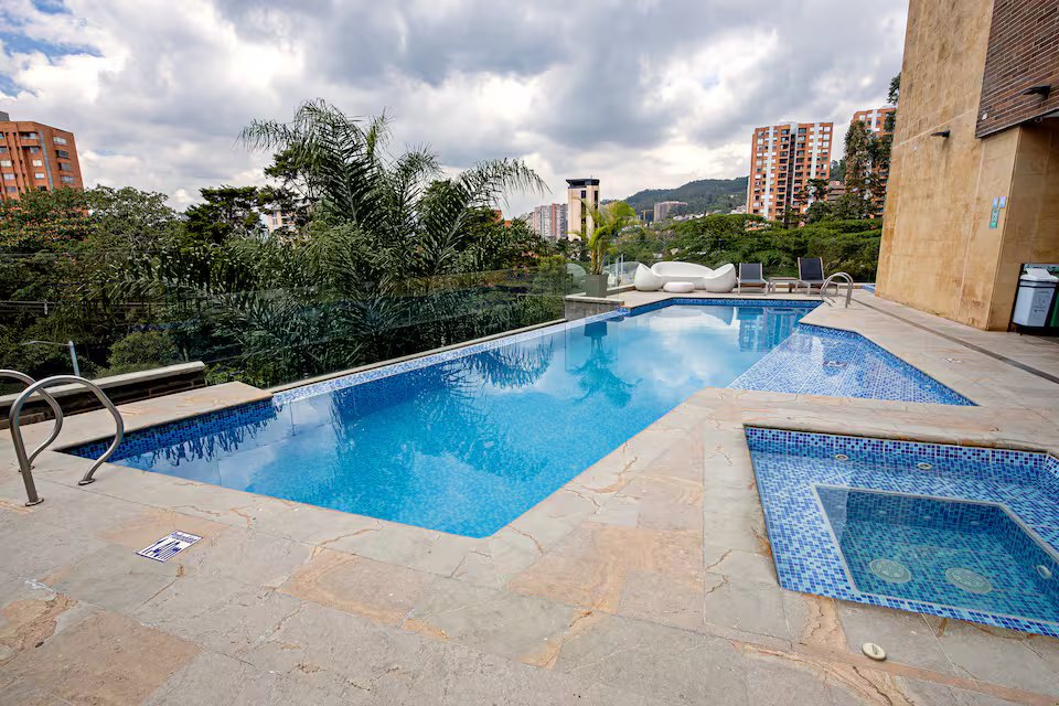 High-Rise Luxury Suite (41)