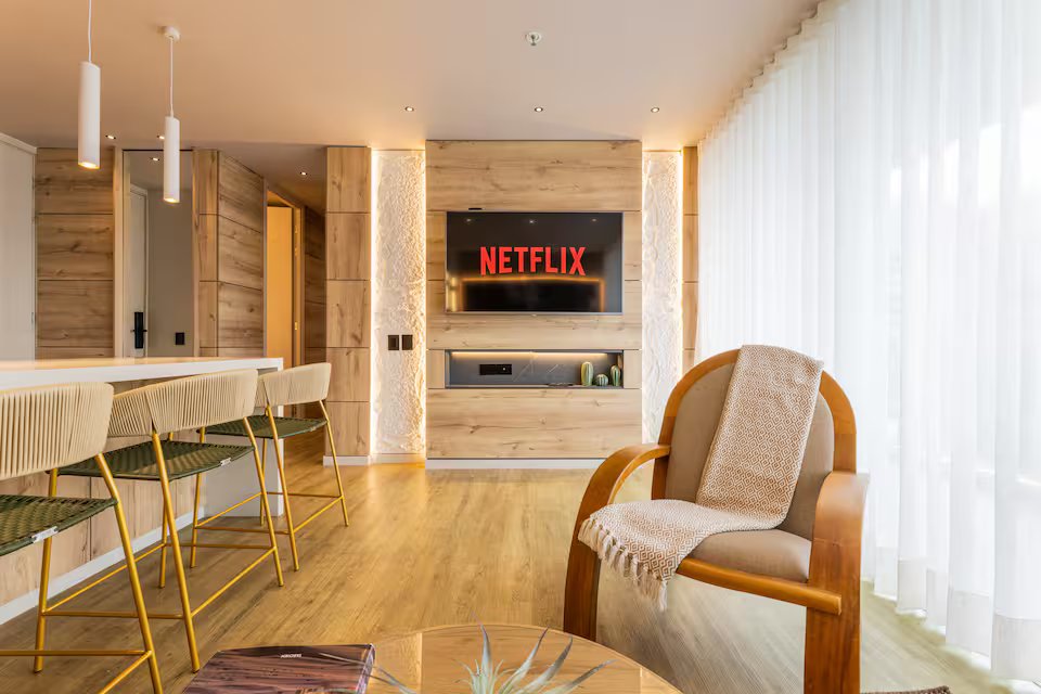 High-Rise Luxury Suite (5)