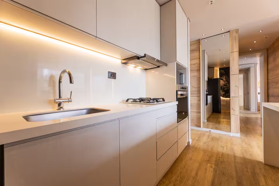 High-Rise Luxury Suite (8)