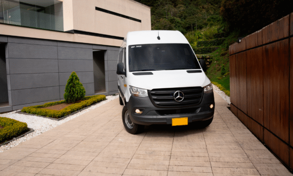 Private Van Round Trip Transfer Medellín – 7–18 Passengers - Image 3