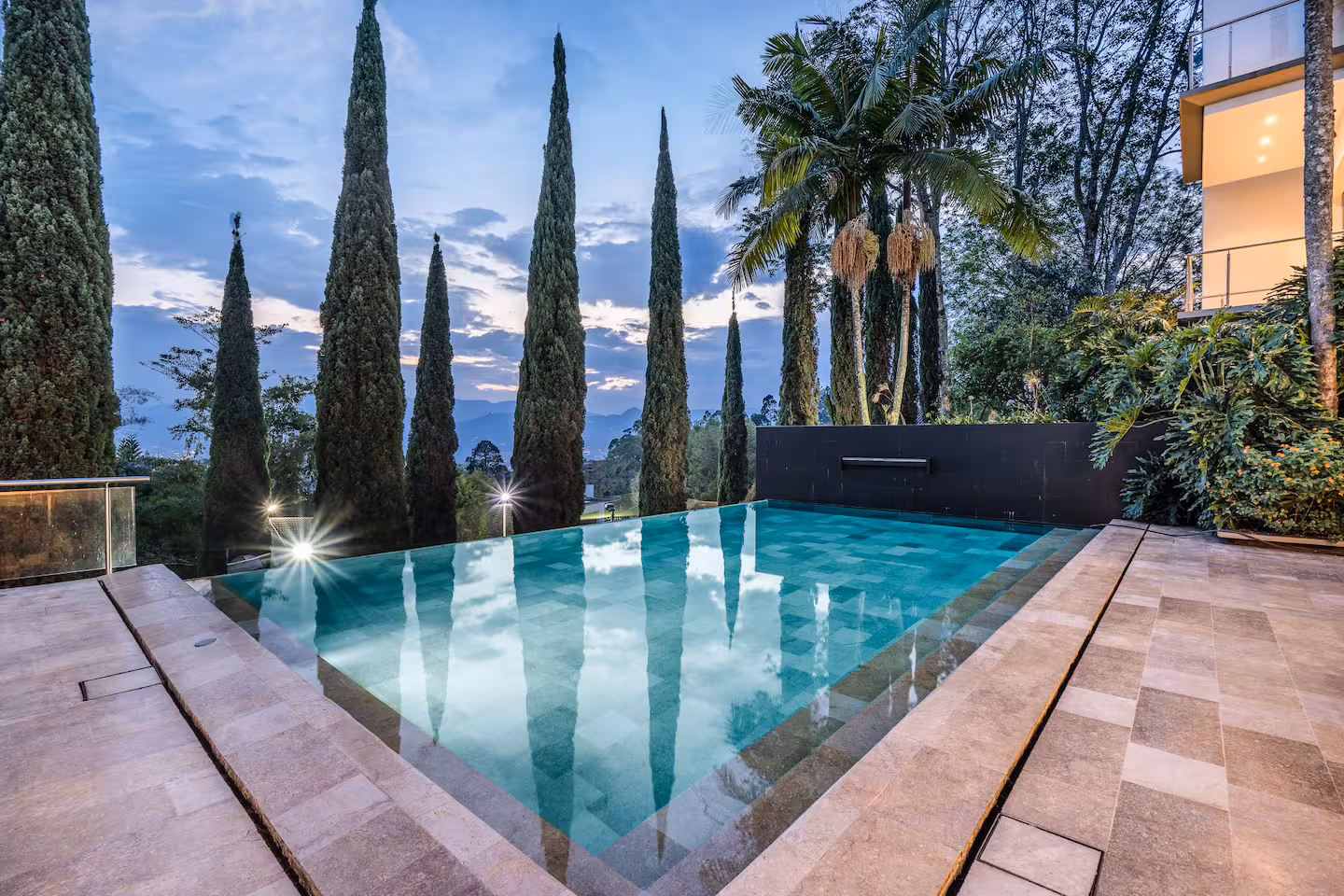 Sunset Mansion (4)