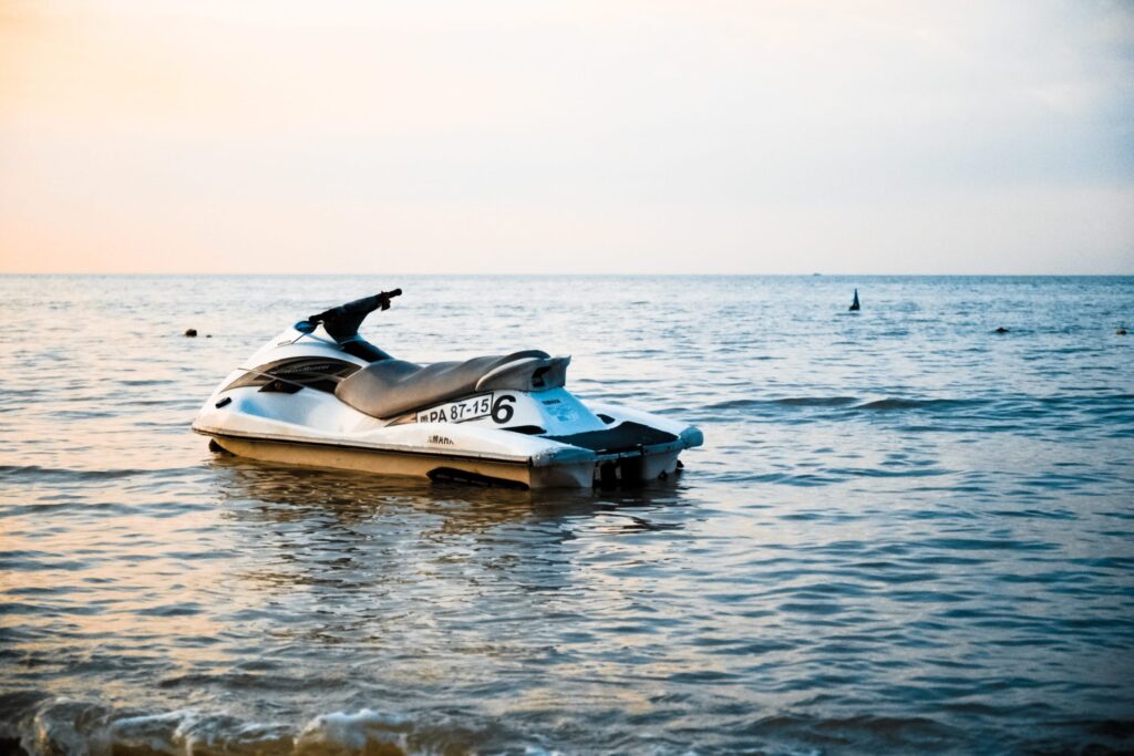 jet ski in guatape tour in medellin 